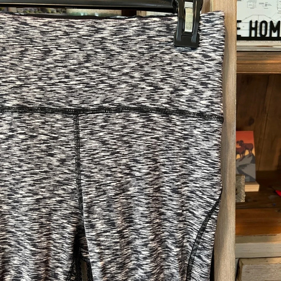 Lululemon women’s ready to rulu ruched tight 28” size 6 - Picture 2 of 11